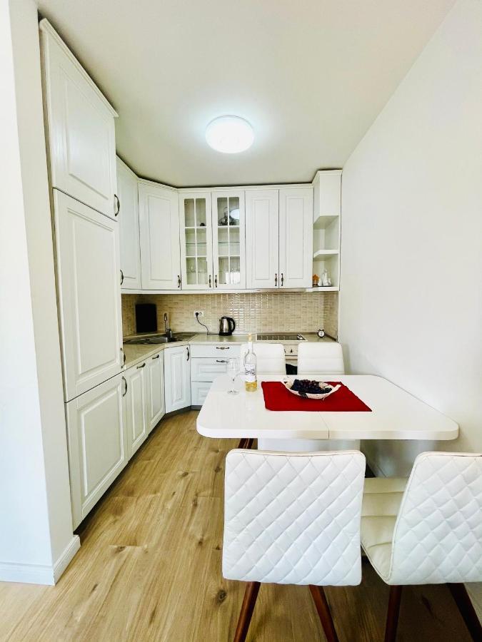 4 Llullat - City Center Apartment Приштина Екстер'єр фото