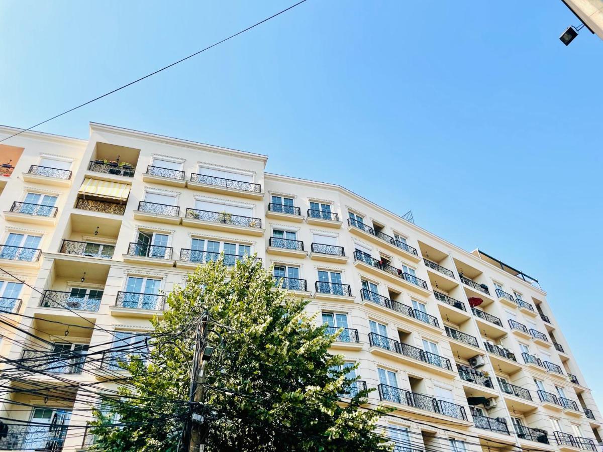 4 Llullat - City Center Apartment Приштина Екстер'єр фото