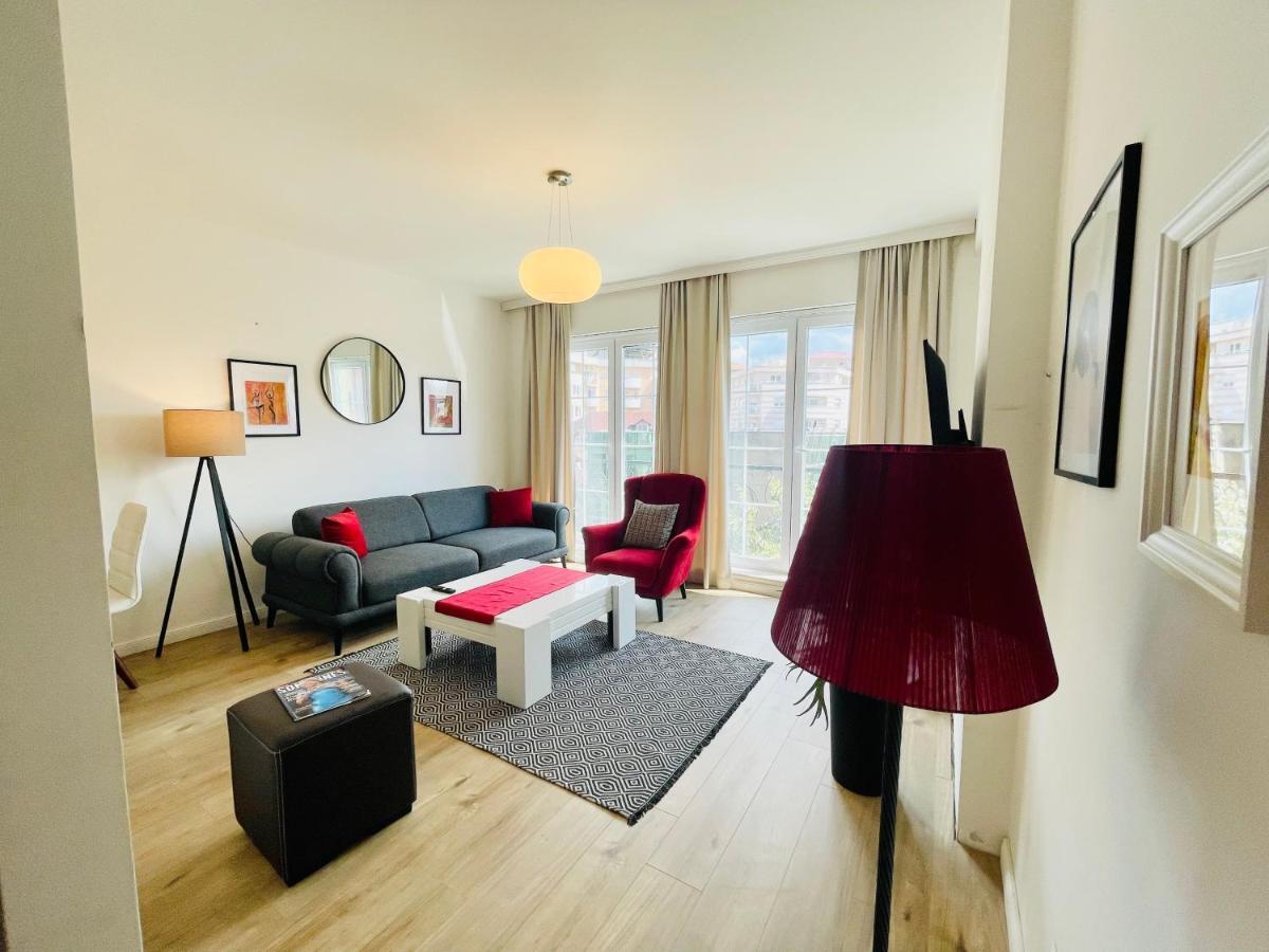 4 Llullat - City Center Apartment Приштина Екстер'єр фото