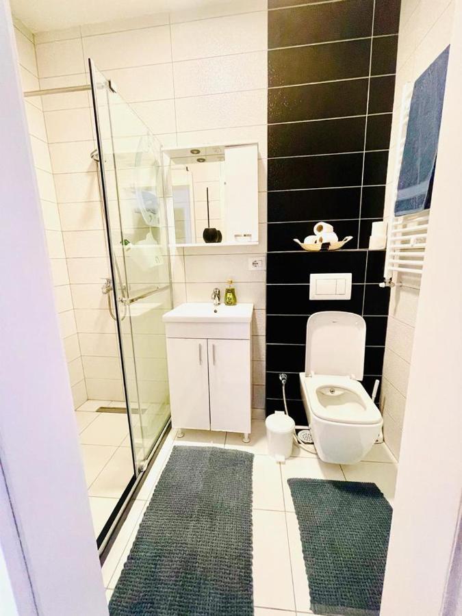 4 Llullat - City Center Apartment Приштина Екстер'єр фото